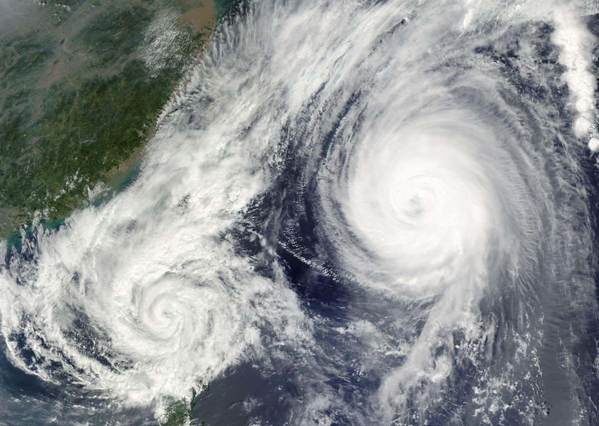 How to Prepare Your Home for Hurricanes, Typhoons, and Cyclones: Complete Emergency Guide