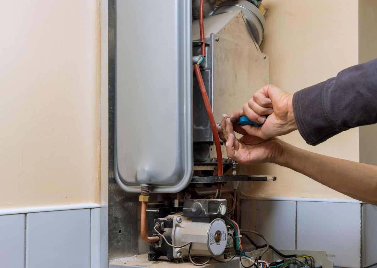 What to Do When Water Heater Breaks to Avoid Major Water Damage
